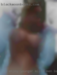 I enjoy younger milfs men between discrete 31 to 44 near Belleville MI.
