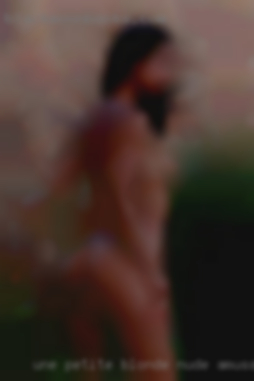 Une petite blonde nude amusante near Montgomery Alabama.